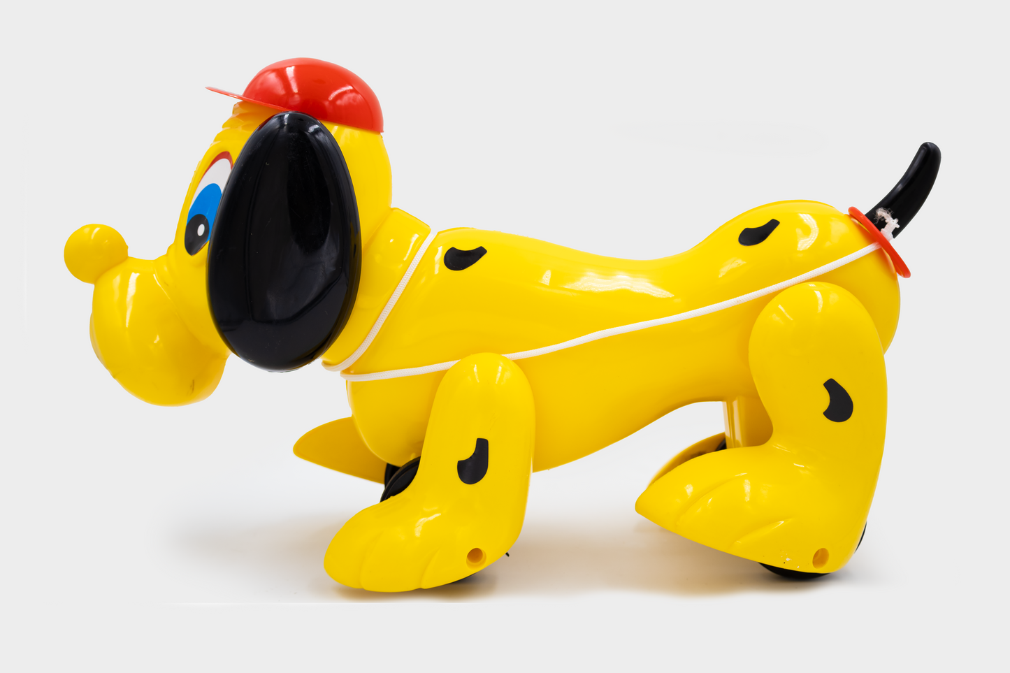 ToyBharat My Snoopy Dog Pull Along Toy is a multicolour travel toy for kids aged 1-6 years. With realistic dog design, it boosts motor skills, encourages walking, and ensures safe indoor and outdoor play.